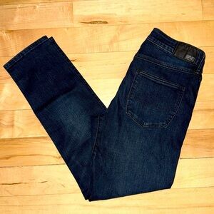 Men’s Athletic Skinny Fit Airflex+Temp Tech Jeans​